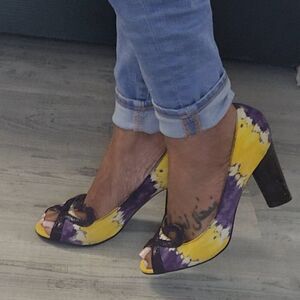Purple Yellow Heart Open Toe Cloth Heels Size 7.5